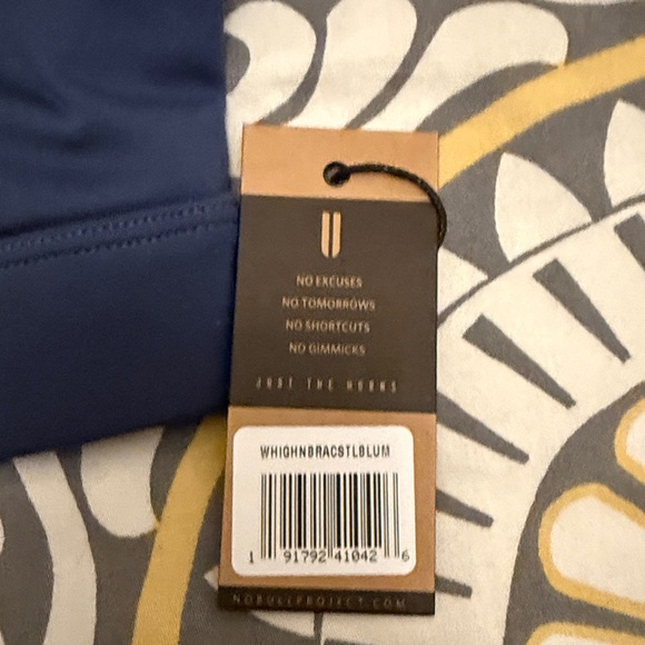 NOBULL Women's High Neck Blue Sports Bra- NWT, size Medium - Picture 2 of 3